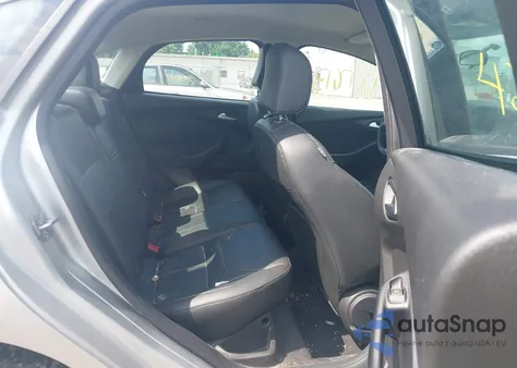 2016 Ford Focus Se z USA, uszkodzony, nr VIN 1FADP3F24GL321187